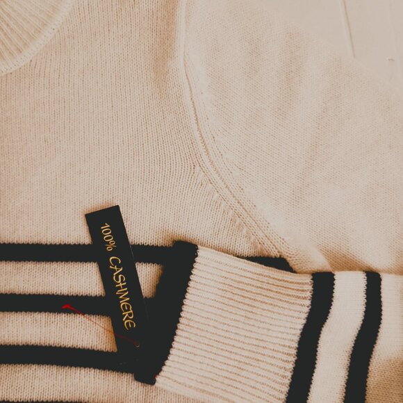 Cashmere Cream & Black Stripe Crop Sweater Cabincore Scandigirl Cozy Size L NWT - Picture 4 of 16